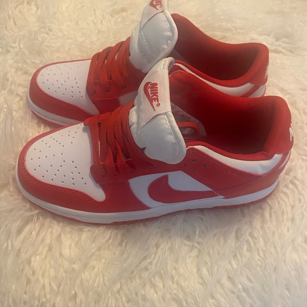 Brand new University Red low top dunks 🔥
